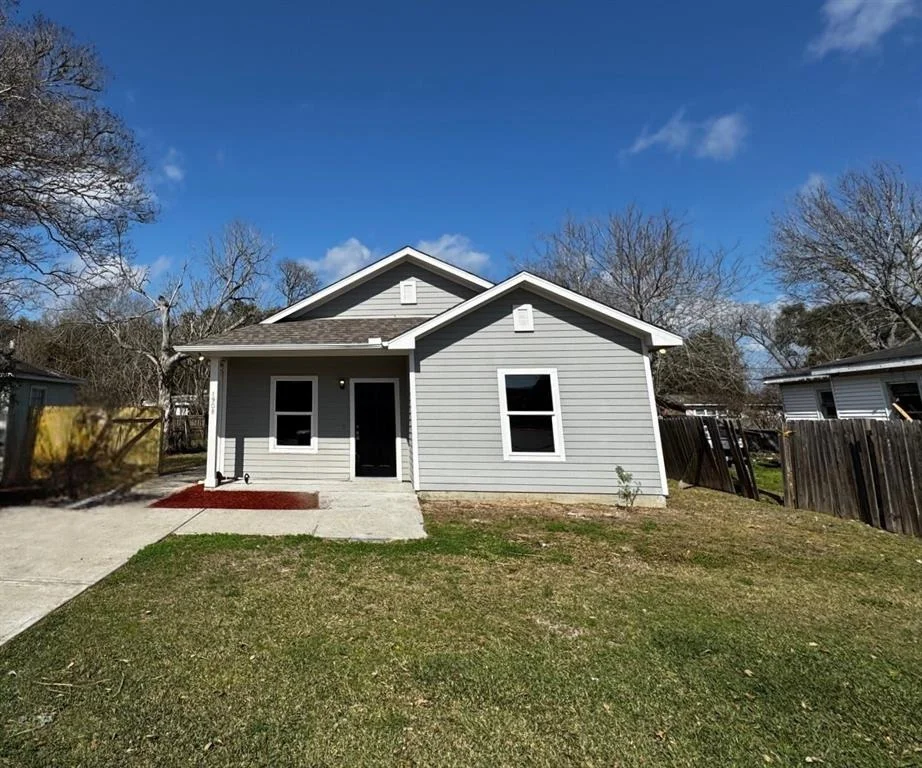 Unit for sale at 1908 Main Street, La Marque, TX 77568