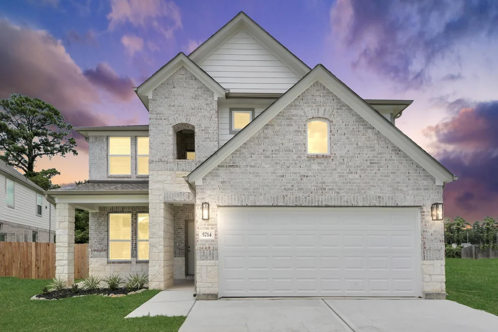 Unit for sale at 5714 Sandhill Oak Trail, Houston, TX 77066