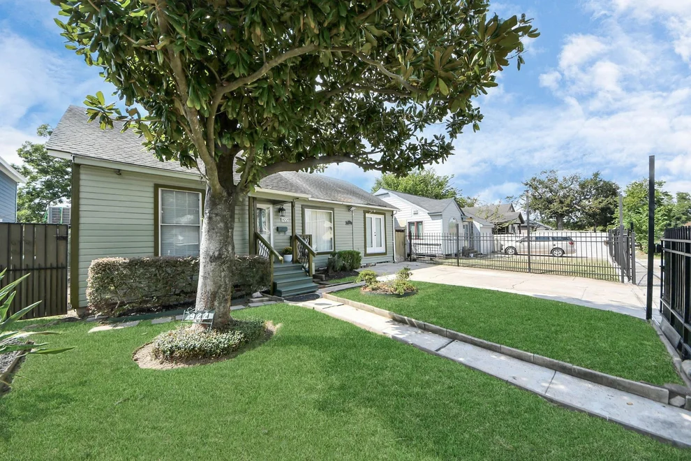 Unit for sale at 922 Hahlo Street, Houston, TX 77020