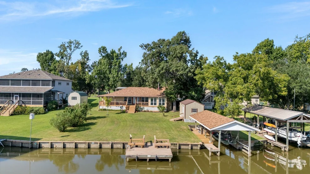 Unit for sale at 167 Glade, Onalaska, TX 77360