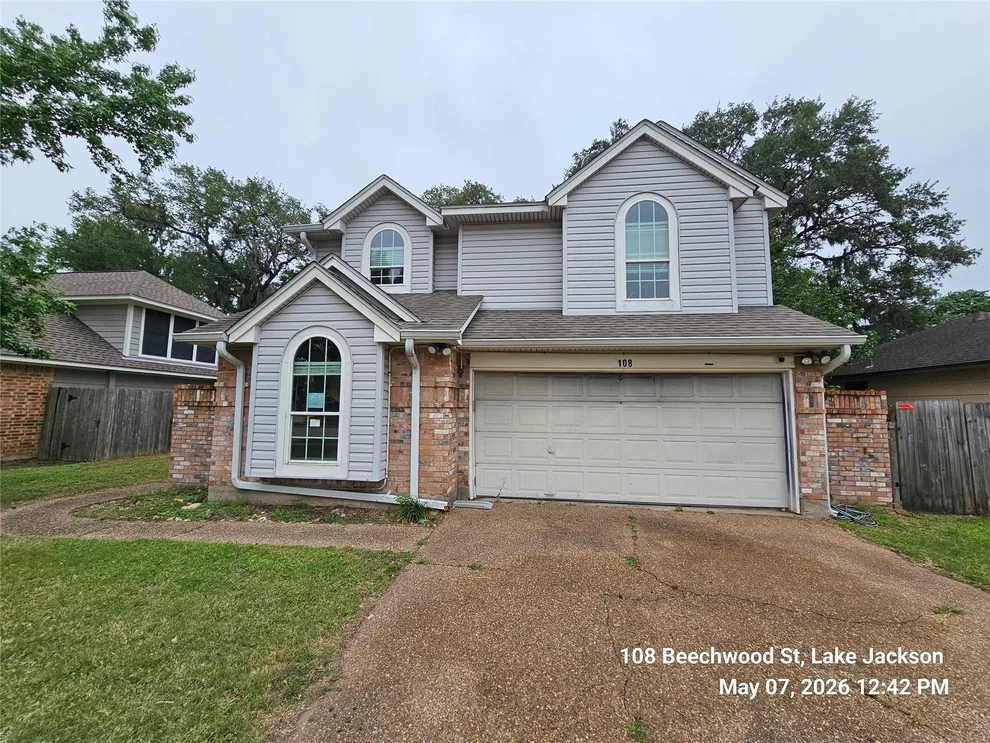 Unit for sale at 108 Beechwood Street, Lake Jackson, TX 77566