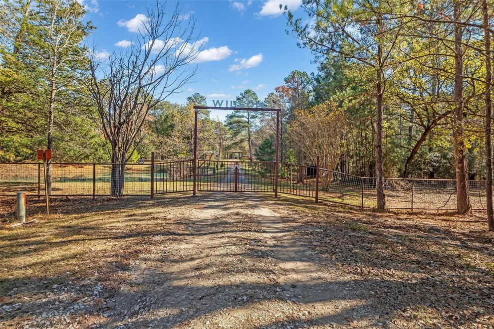 Unit for sale at 45 Oak Glen, Huntsville, TX 77320