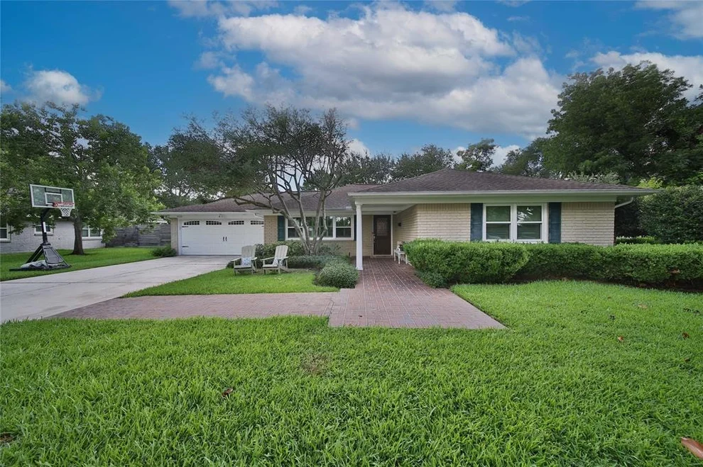 Unit for sale at 1626 Springwood Drive, Houston, TX 77055