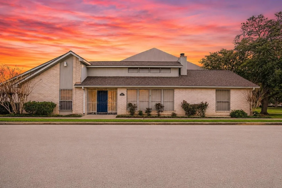 Unit for sale at 1 Wellington Park, Baytown, TX 77520
