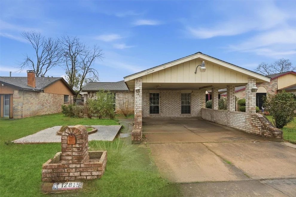 Unit for sale at 12815 Mosscrest Drive, Houston, TX 77048