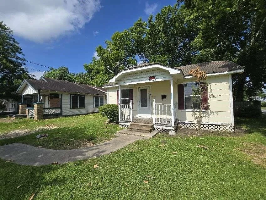 Unit for sale at 200 S Magnolia Street, Highlands, TX 77562