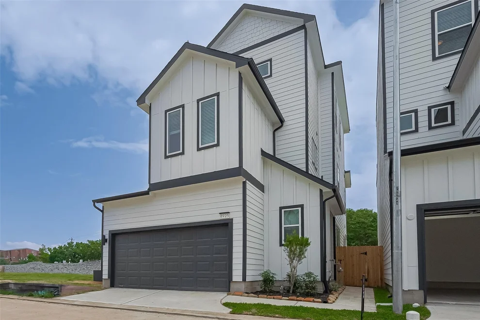 Unit for sale at 8925 Grovner Place, Houston, TX 77055