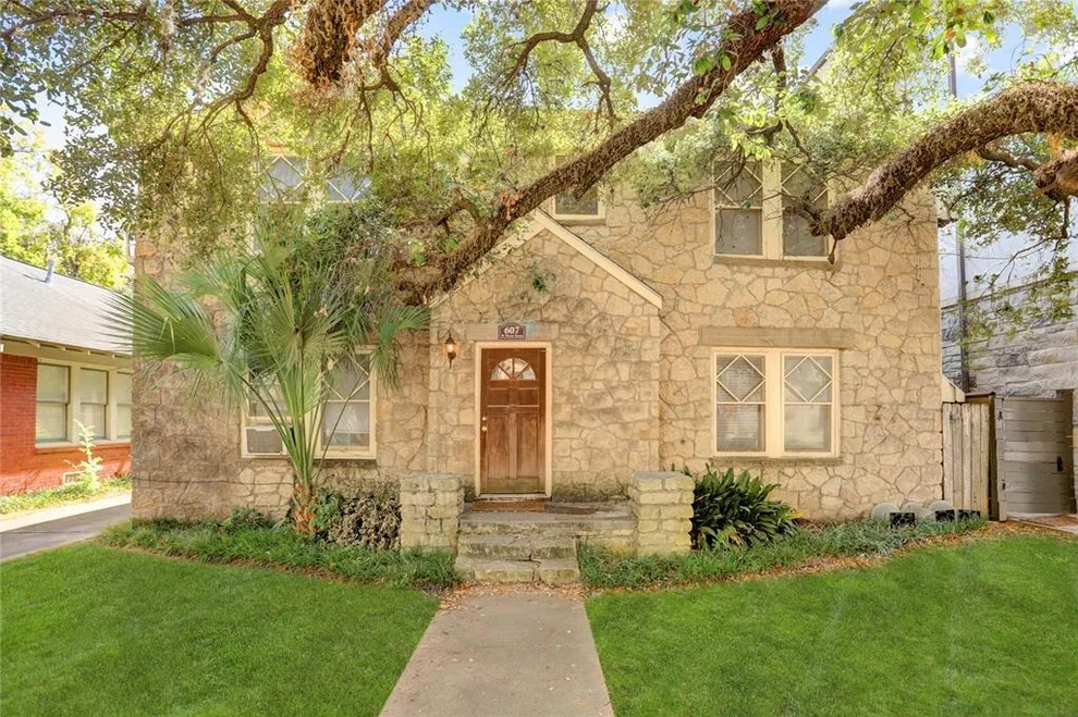 Unit for sale at 607 W Pierce Street, Houston, TX 77019