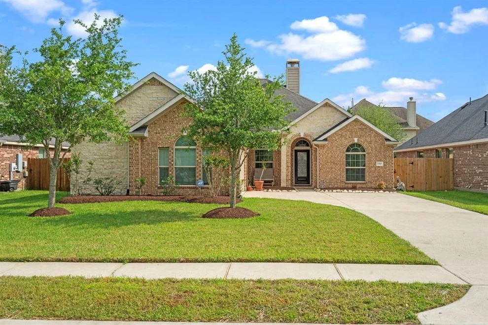 Unit for sale at 1510 Nacogdoches Valley Drive, League City, TX 77573