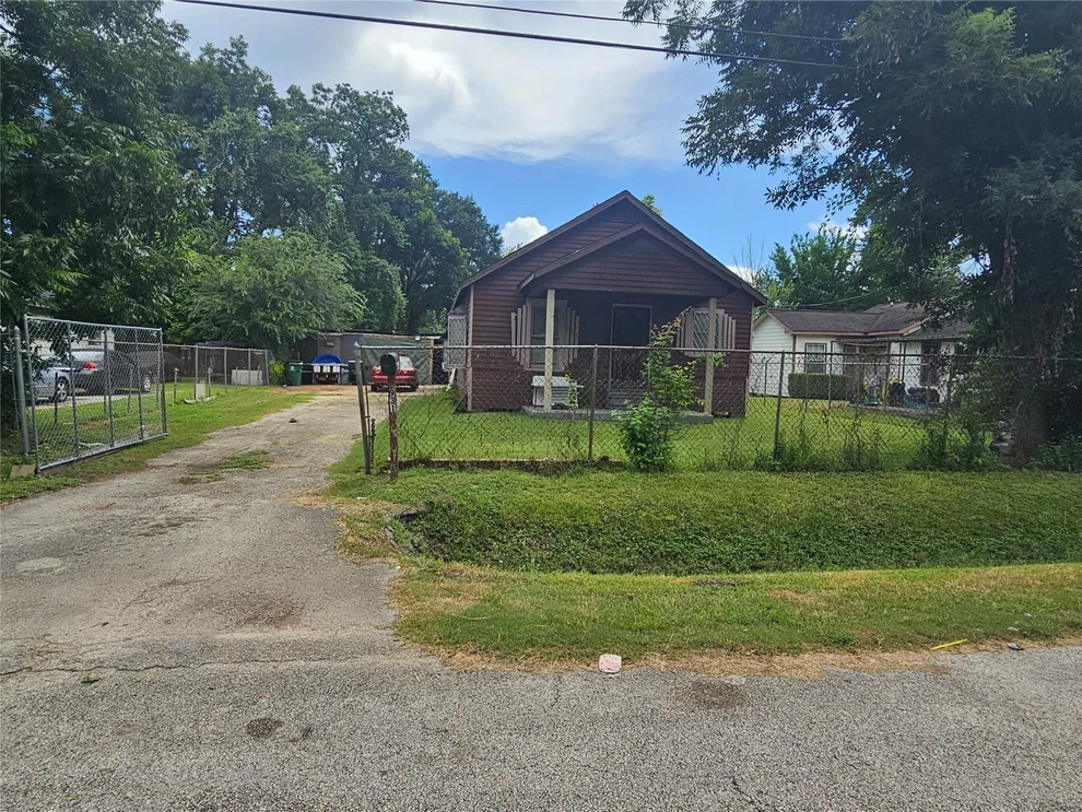 Unit for sale at 931 Lucky Street, Houston, TX 77088