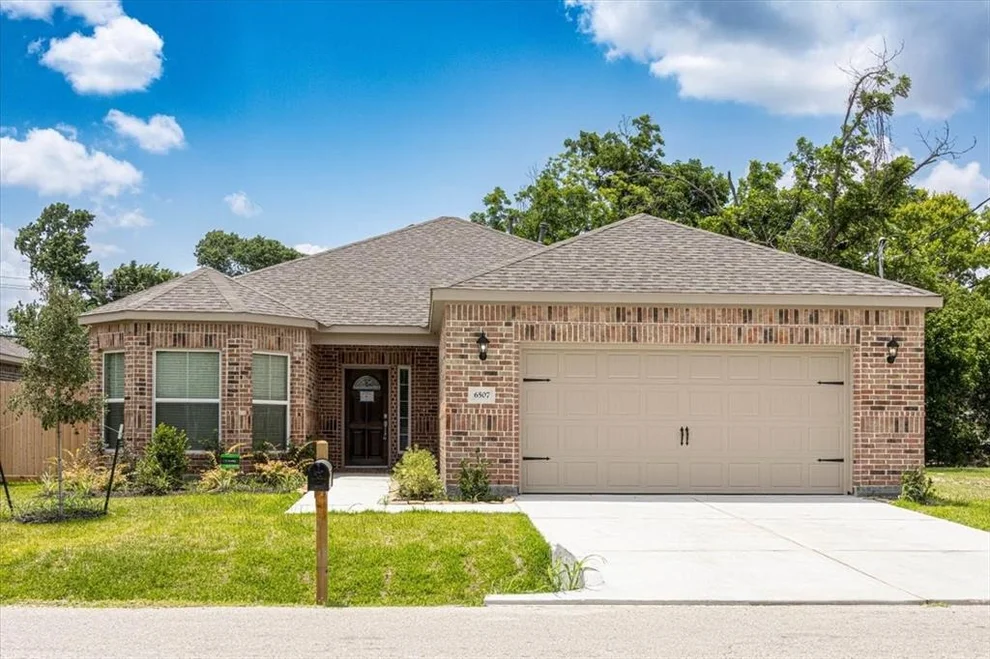 Unit for sale at 6507 Radcliffe Street, Houston, TX 77091
