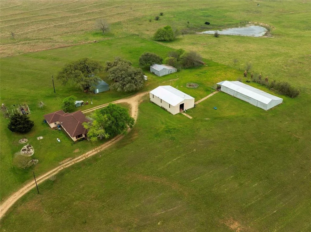 Unit for sale at 3927 County Road 256, Moulton, TX 77975