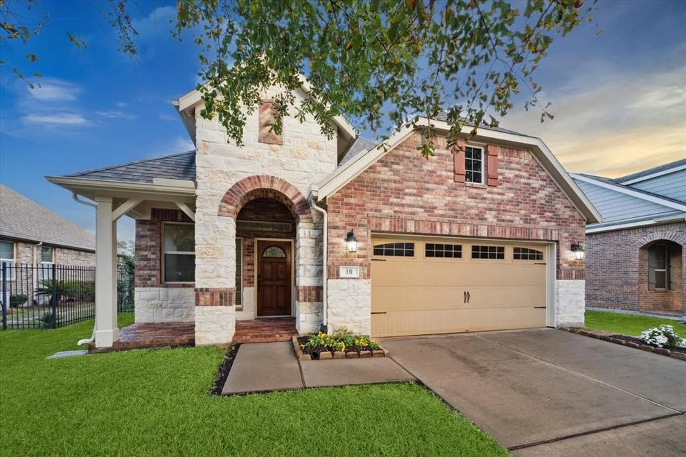 Unit for sale at 10 Hinterwood Way, Tomball, TX 77375