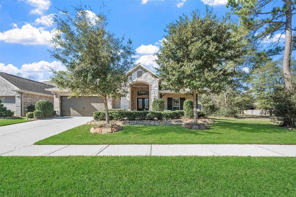 Unit for sale at 4 S Sandbells Park Lane, Montgomery, TX 77316