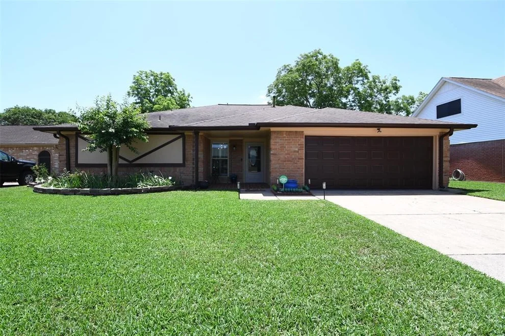 Unit for sale at 502 S Crockett Street, Deer Park, TX 77536