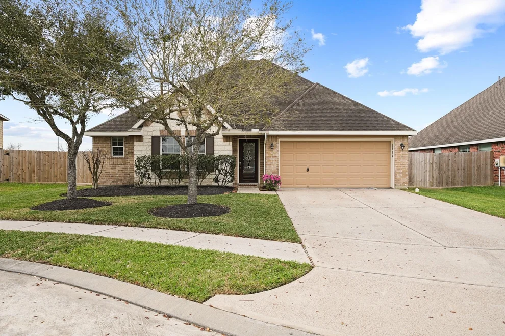 Unit for sale at 1804 Oakbranch Drive, Pearland, TX 77581