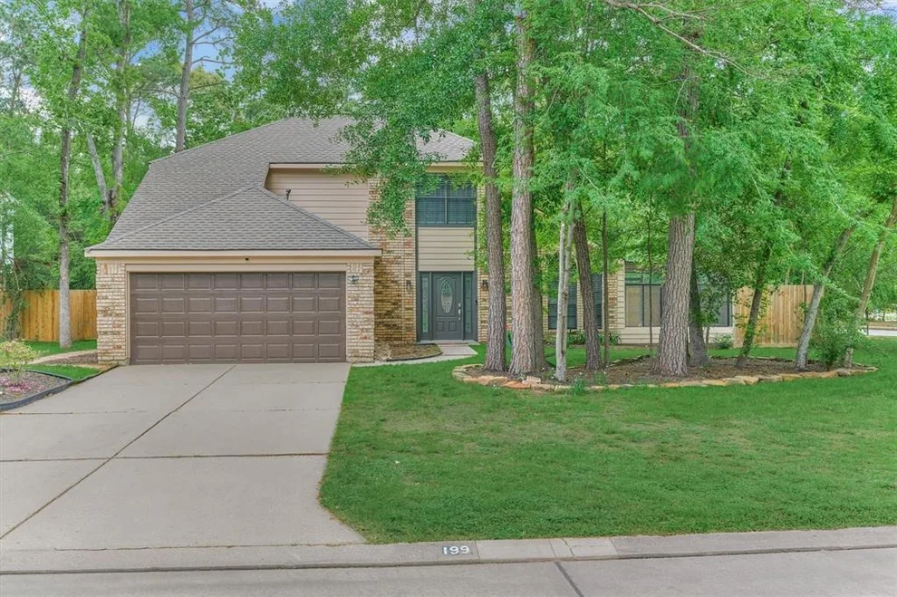 Unit for sale at 199 N Village Knoll Circle, The Woodlands, TX 77381