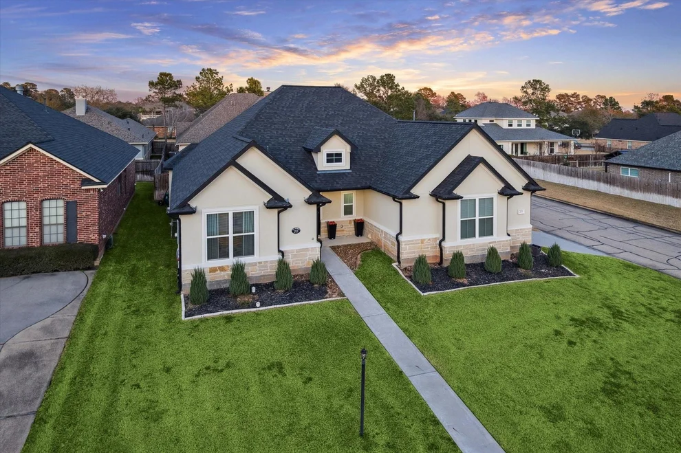 Unit for sale at 203 Hampton Glen Road, Montgomery, TX 77356