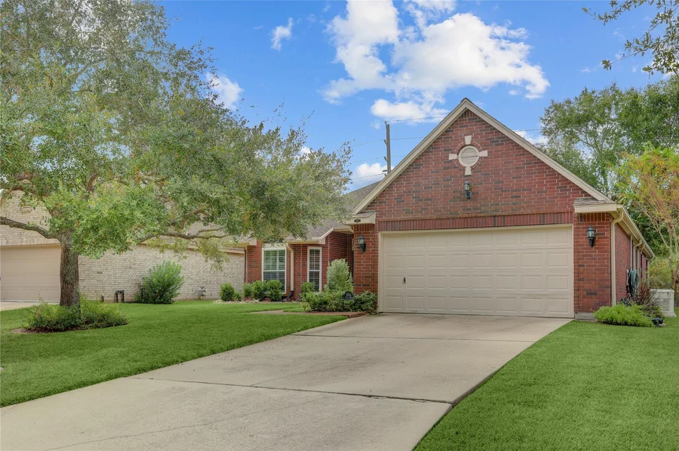 Unit for sale at 2614 S Peach Hollow Circle Circle, Pearland, TX 77584