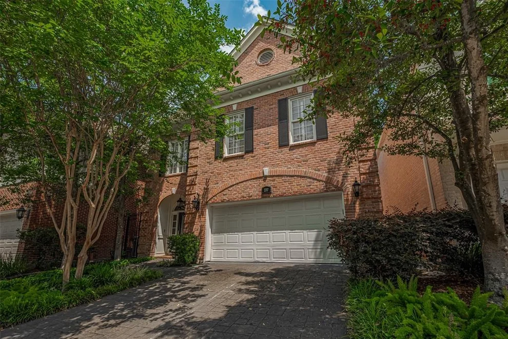 Unit for sale at 237 Sugarberry Circle, Houston, TX 77024