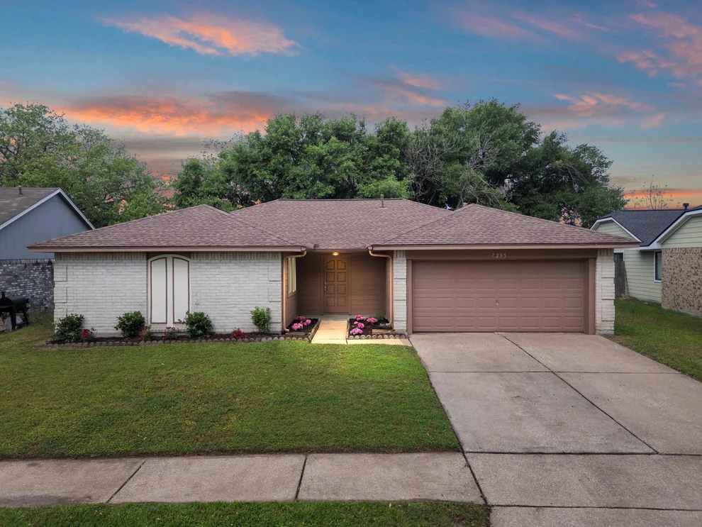 Unit for sale at 7235 Sonnet Glen Lane, Houston, TX 77095