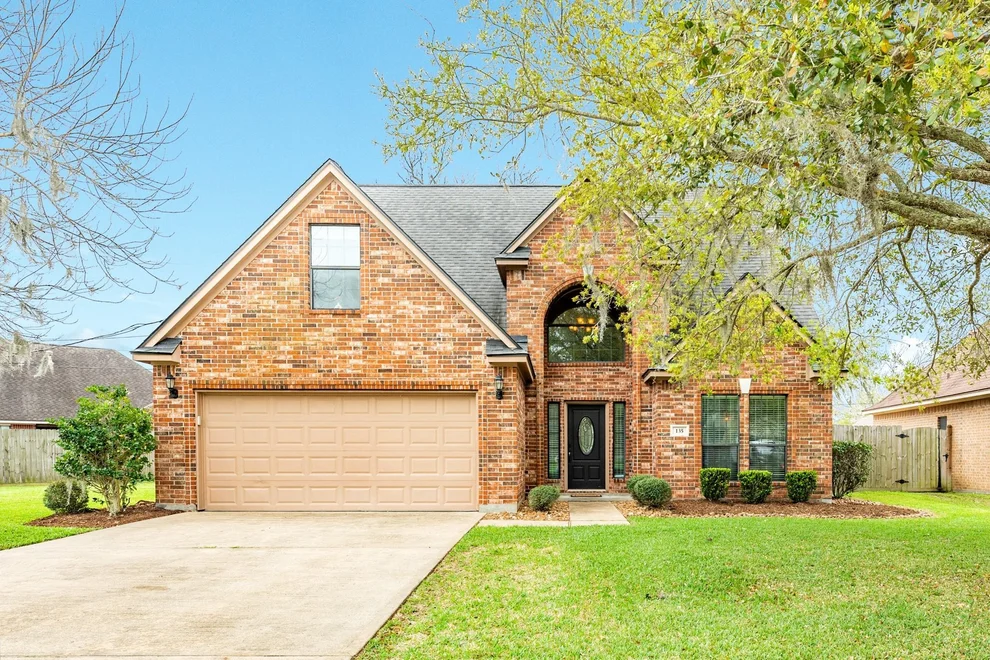 Unit for sale at 135 Sugar Cane Cir, Lake Jackson, TX 77566