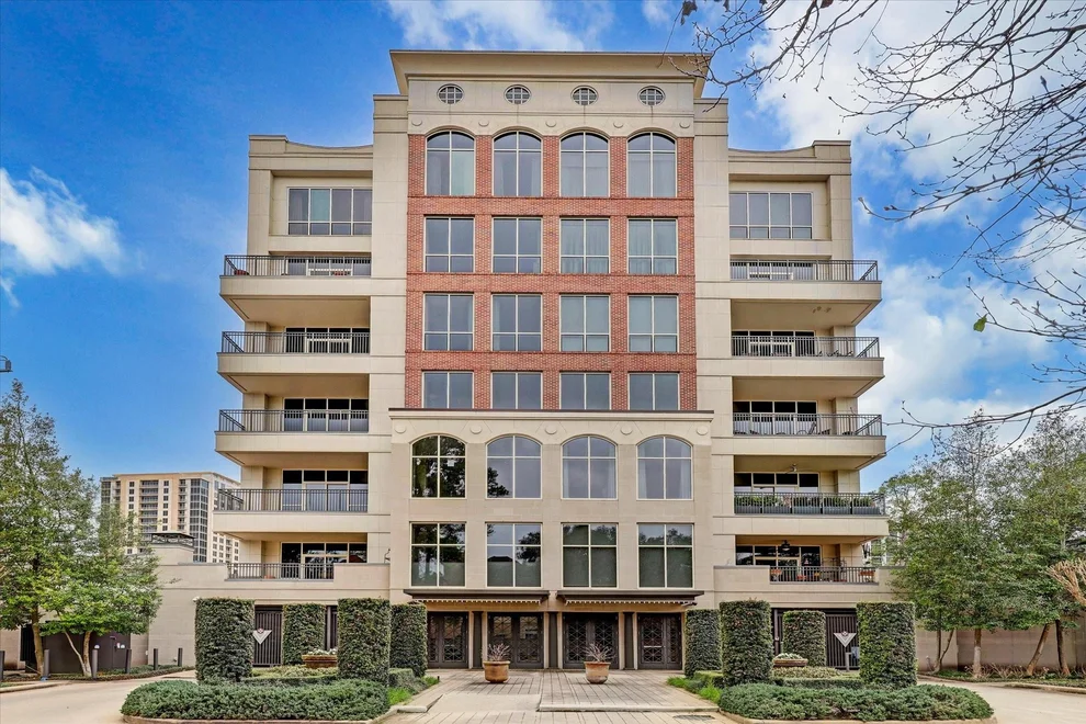 Unit for sale at 511 S Post Oak Lane, Houston, TX 77056