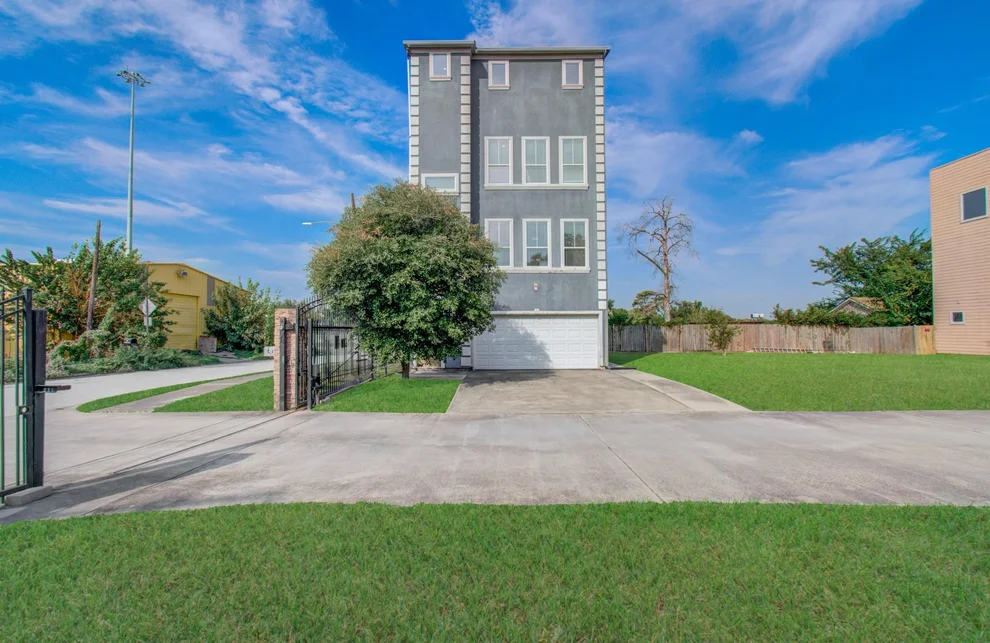 Unit for sale at 408 Eichwurzel Lane, Houston, TX 77009