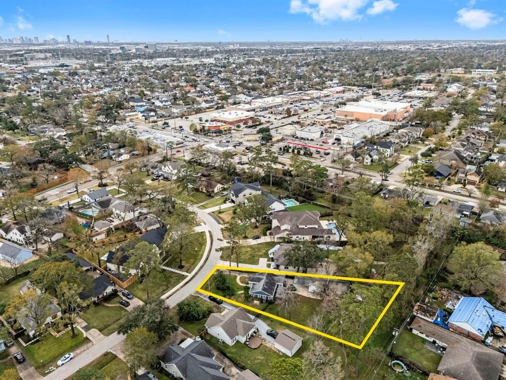 Unit for sale at 1590 Sue Barnett Drive, Houston, TX 77018