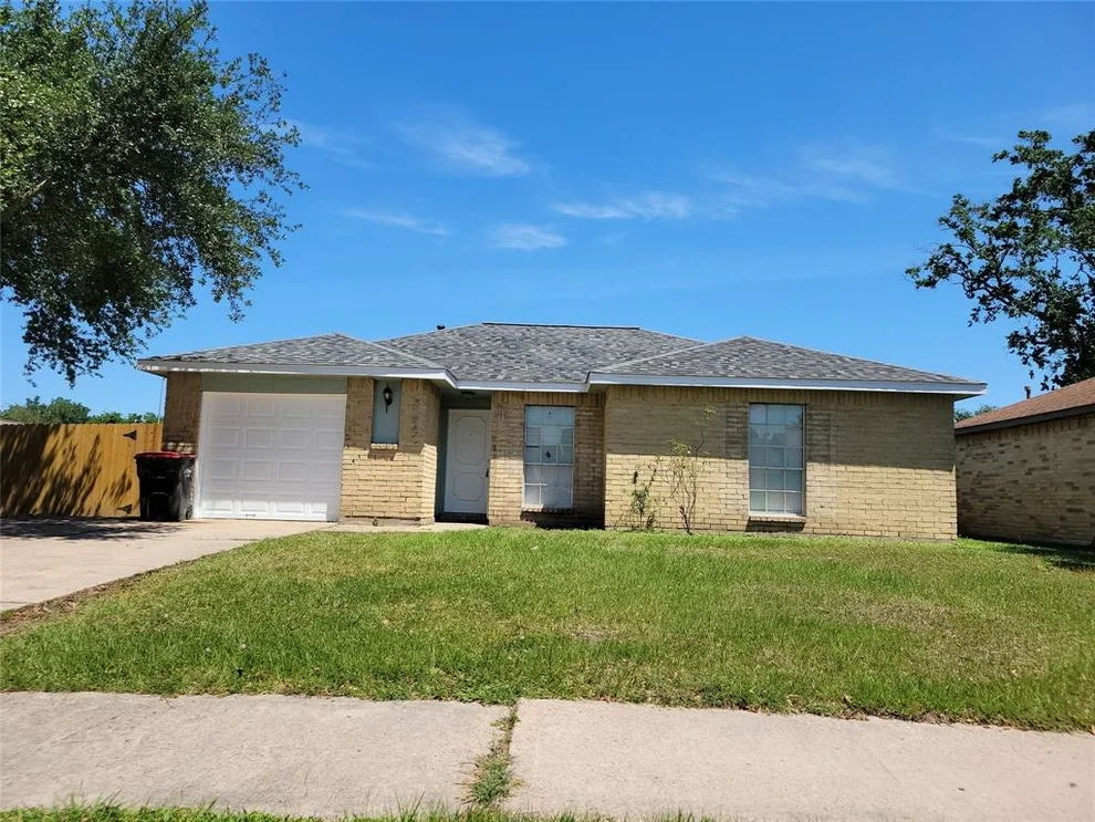 Unit for sale at 3534 Churchill Gardens Lane, Houston, TX 77066