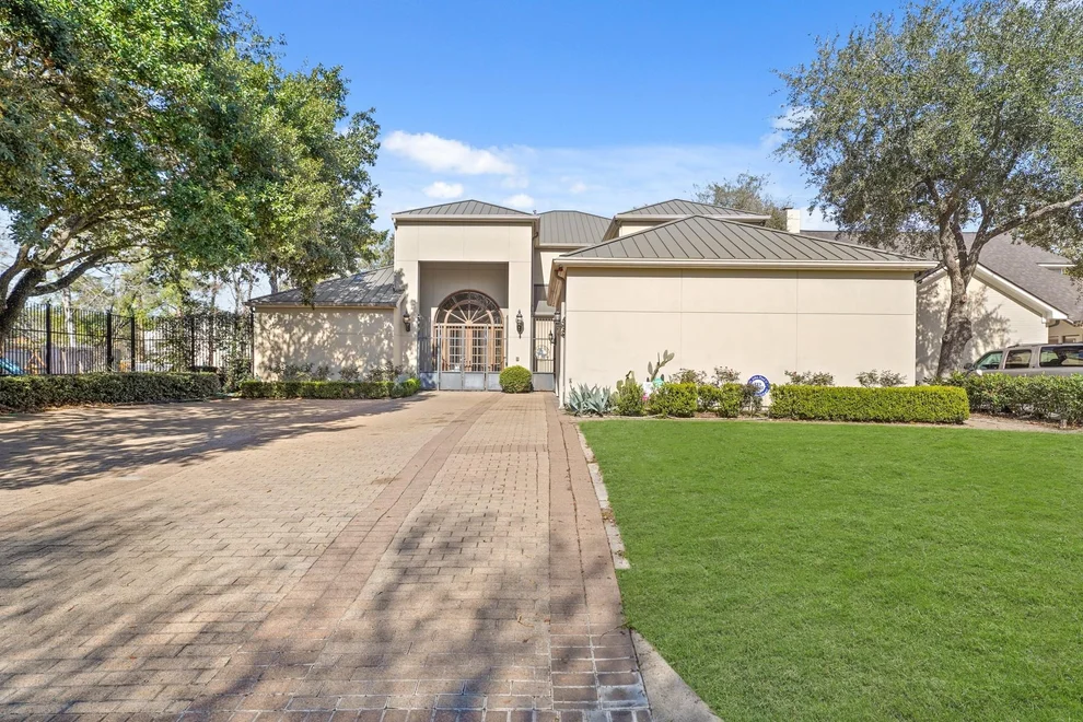 Unit for sale at 11754 Riverview Drive, Houston, TX 77077