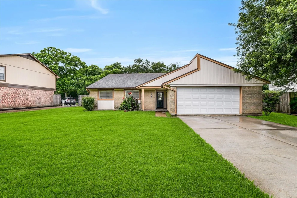 Unit for sale at 508 E Castle Harbour Drive, Friendswood, TX 77546