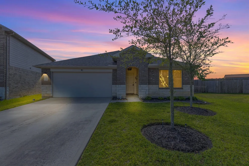 Unit for sale at 7906 Tamarind Lane, Baytown, TX 77521