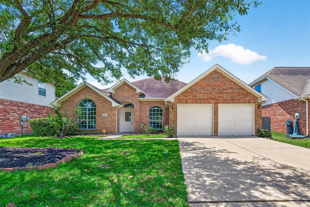 Unit for sale at 13815 Daehne Drive, Houston, TX 77014