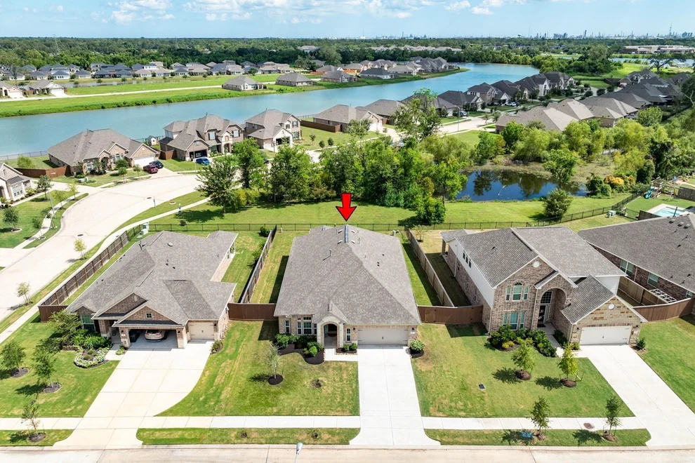Unit for sale at 203 Bentwater Lane, Clute, TX 77531
