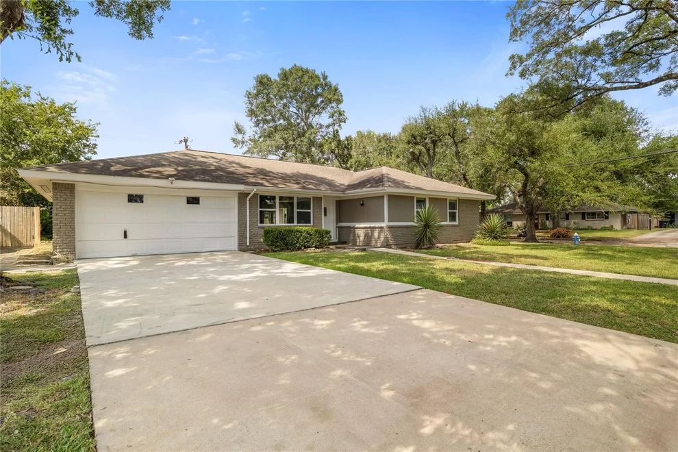 Unit for sale at 5502 Dawnridge Drive, Houston, TX 77035