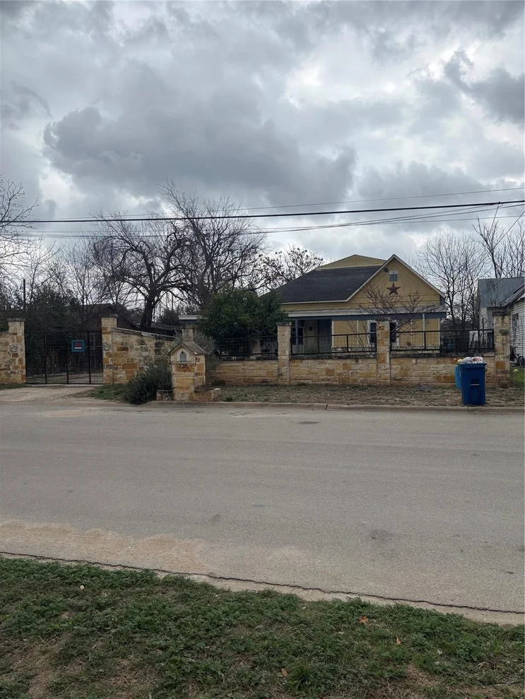 Unit for sale at 725 Swigert Avenue, Kerrville, TX 78028