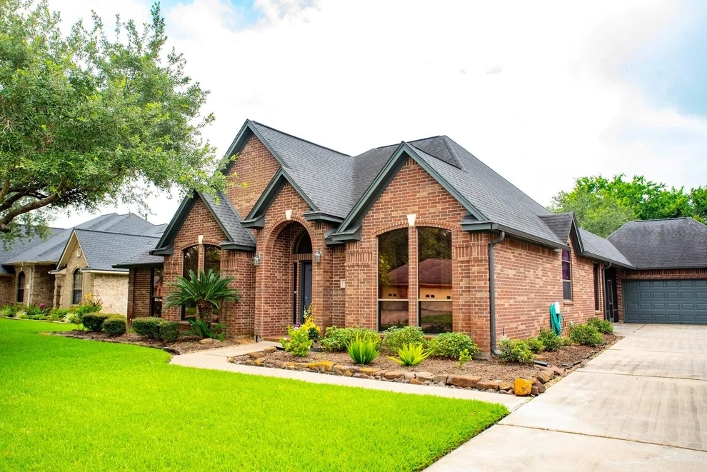 Unit for sale at 105 Indian Paintbrush, Lake Jackson, TX 77566