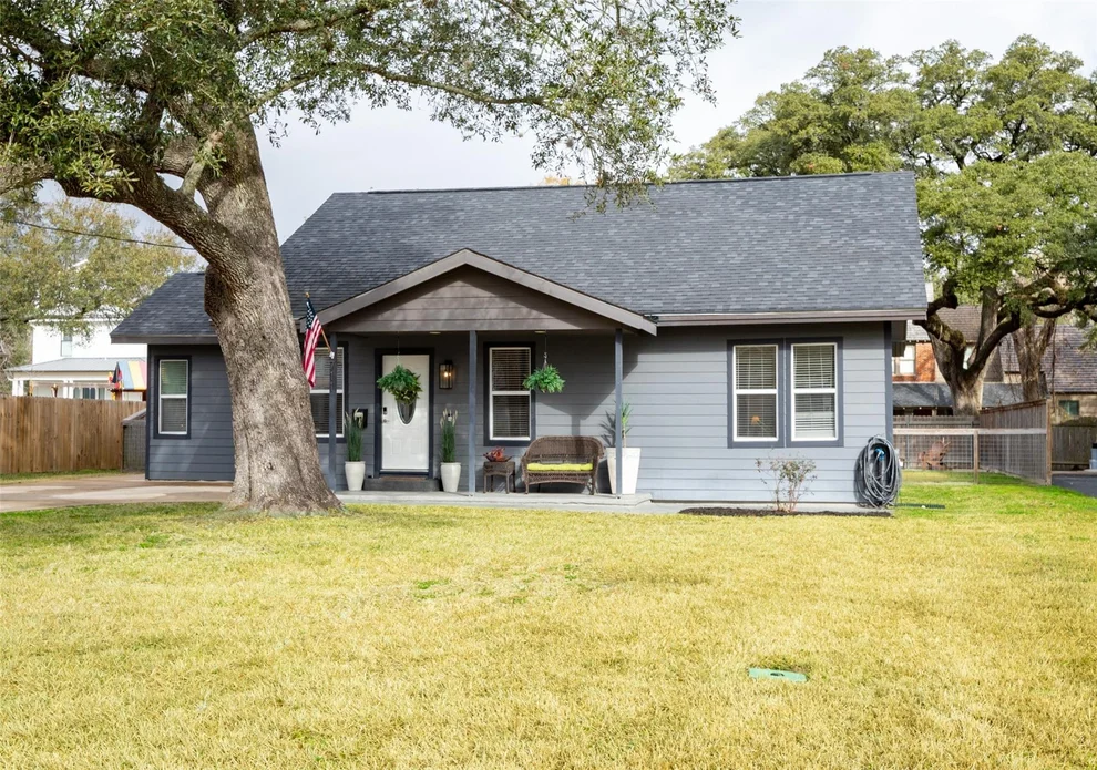 Unit for sale at 711 4th Street, Sealy, TX 77474
