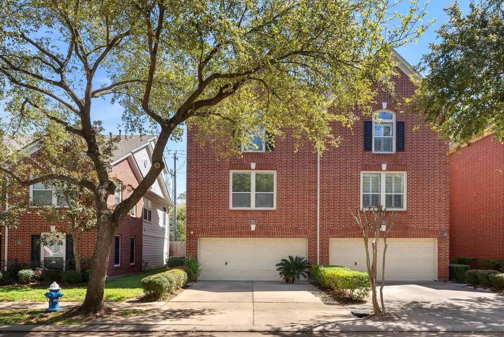 Unit for sale at 922 E Heights Hollow Lane, Houston, TX 77007