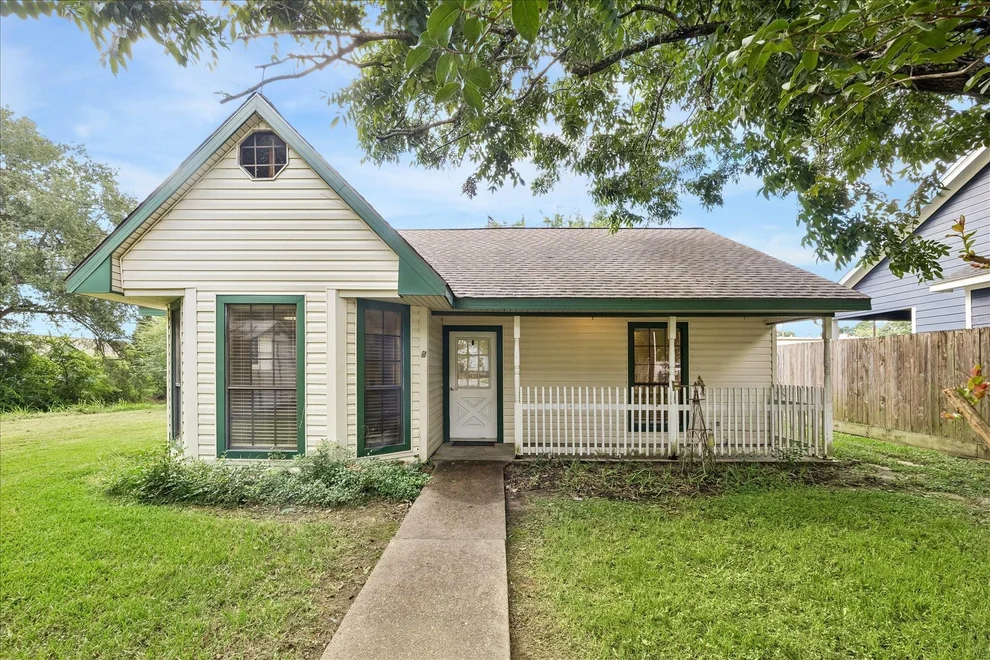 Unit for sale at 512 Texas Street, Tomball, TX 77375