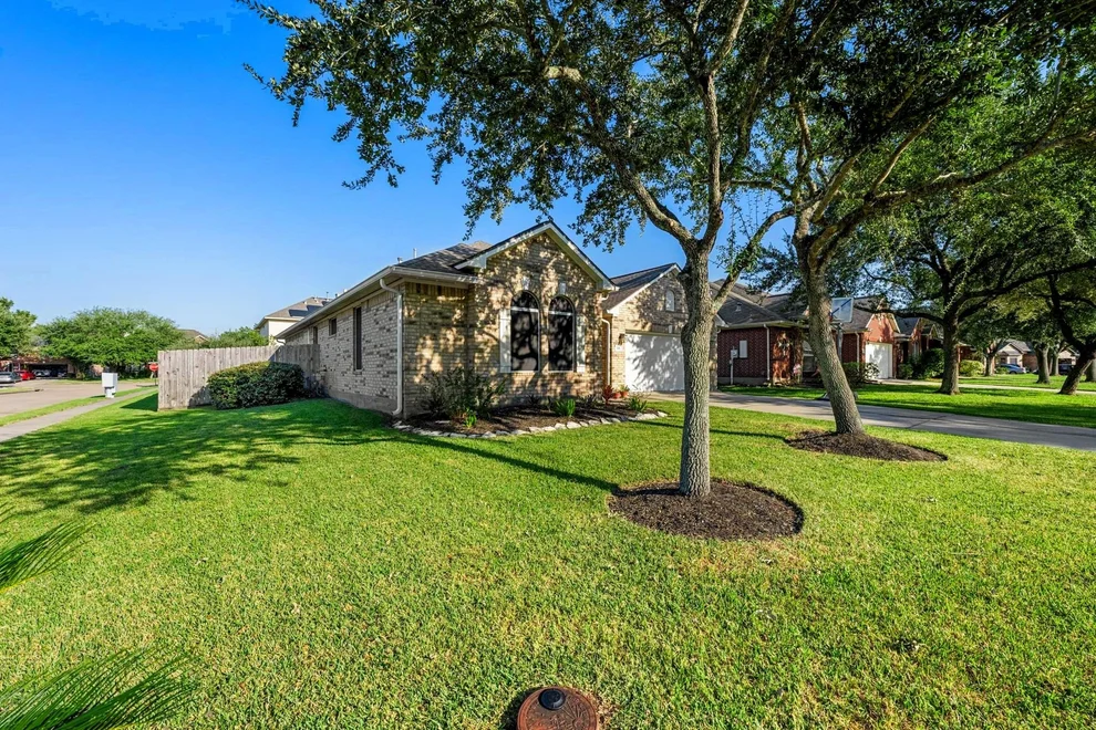 Unit for sale at 301 Lark Hollow Lane, League City, TX 77573