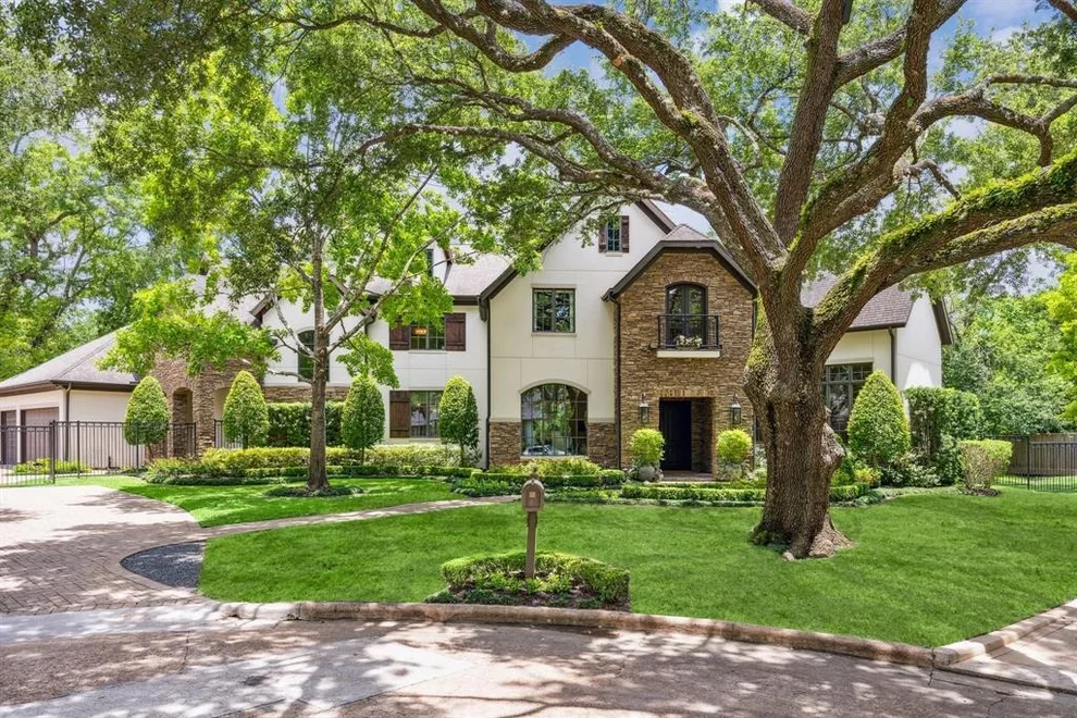 Unit for sale at 2 Hedwig Shadows Drive, Houston, TX 77024