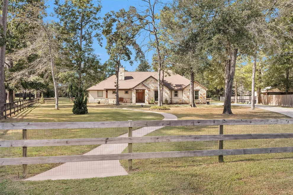 Unit for sale at 11498 Oak Springs Drive, Willis, TX 77378