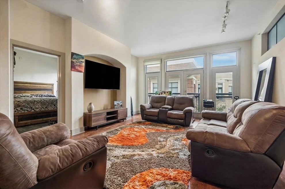 Unit for sale at 1901 Post Oak Boulevard, Houston, TX 77056