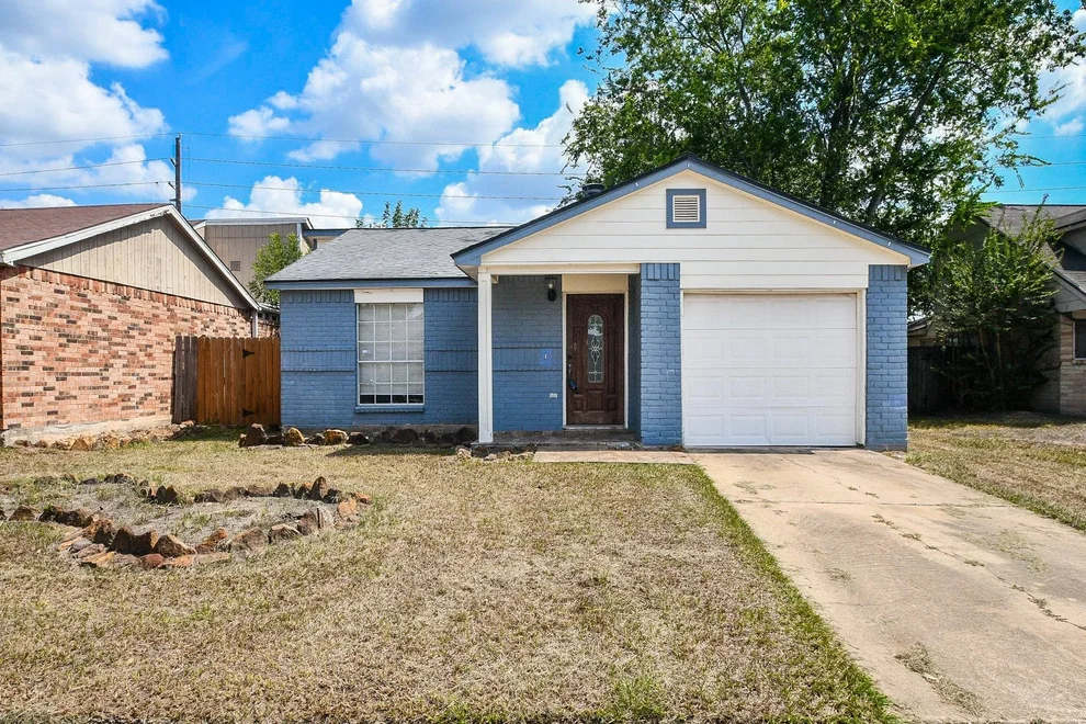 Unit for sale at 13115 Pebblewalk Circle S, Houston, TX 77041