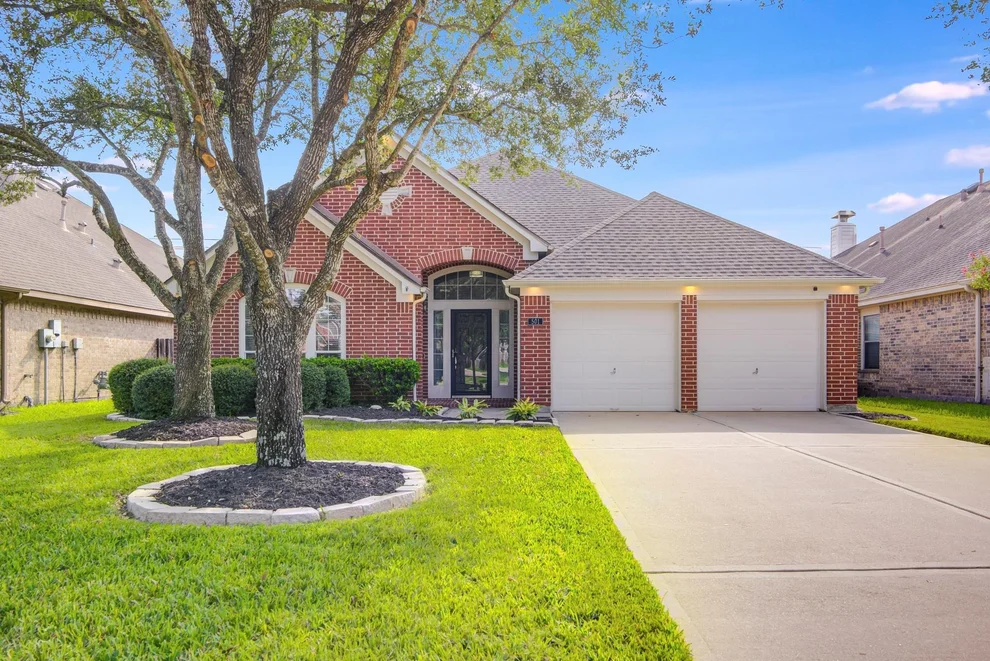 Unit for sale at 501 Reddingwood Lane, La Marque, TX 77568