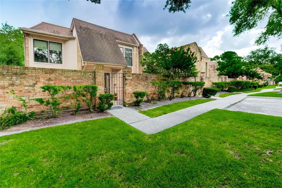 Unit for sale at 15698 Barkers Landing Road, Houston, TX 77079