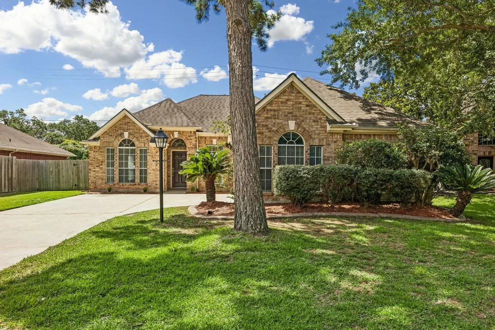 Unit for sale at 1929 Florida Drive, Seabrook, TX 77586