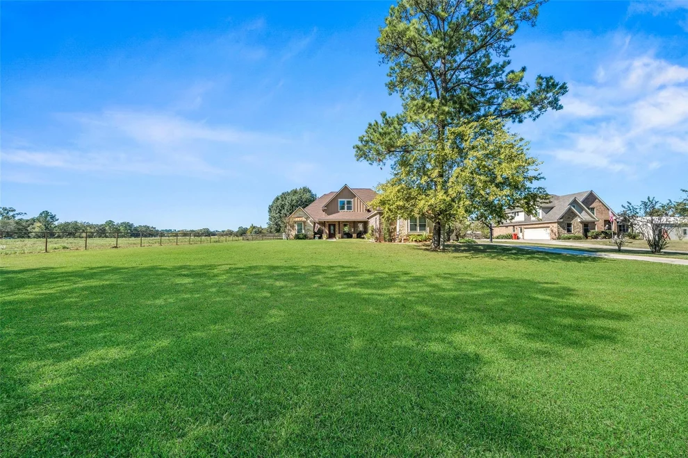 Unit for sale at 5112 E Settlers Bend, Montgomery, TX 77316